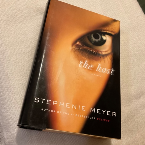The Host by Stephanie Meyer - Hardcover Book - Picture 6 of 6